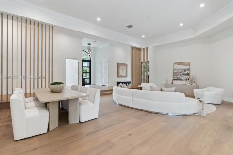 House in Boca Raton, Florida 4 bedrooms, 400.97 sq.m. № 2244075 - photo 6