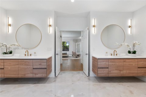 House in Boca Raton, Florida 4 bedrooms, 400.97 sq.m. № 2244075 - photo 4