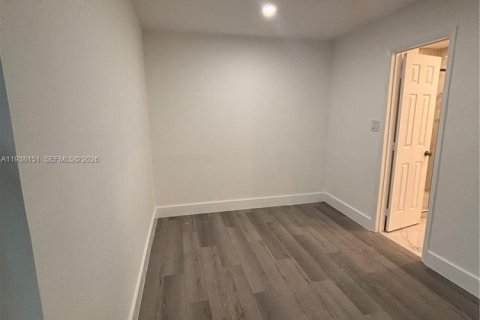 Immobilier commercial à louer à Miami, Floride: 1 chambre, 214.98 m2 № 1996396 - photo 5