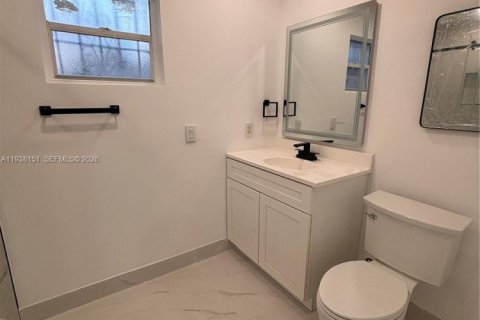 Immobilier commercial à louer à Miami, Floride: 1 chambre, 214.98 m2 № 1996396 - photo 4