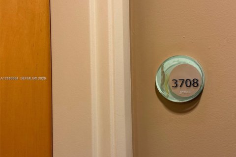 Copropriété à louer à Miami, Floride: 2 chambres, 111.76 m2 № 2426326 - photo 3