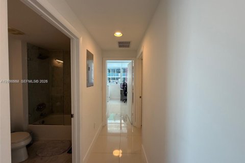 Copropriété à louer à Miami, Floride: 2 chambres, 111.76 m2 № 2426326 - photo 17