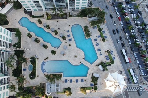Copropriété à louer à Miami, Floride: 2 chambres, 111.76 m2 № 2426326 - photo 2