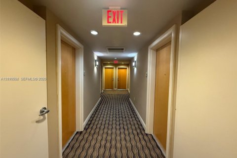 Copropriété à louer à Miami, Floride: 2 chambres, 111.76 m2 № 2426326 - photo 4