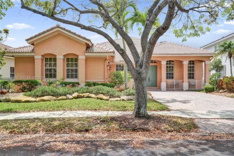 Villa ou maison à Weston, Floride 4 chambres, 248.42 m2 № 2073630