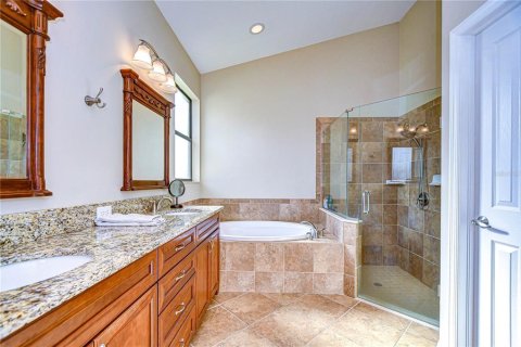 House in Plant City, Florida 4 bedrooms, 246.56 sq.m. № 1516905 - photo 19