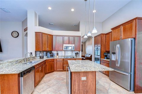 House in Plant City, Florida 4 bedrooms, 246.56 sq.m. № 1516905 - photo 9
