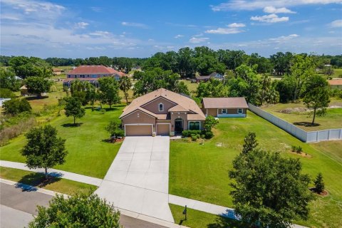 House in Plant City, Florida 4 bedrooms, 246.56 sq.m. № 1516905 - photo 1