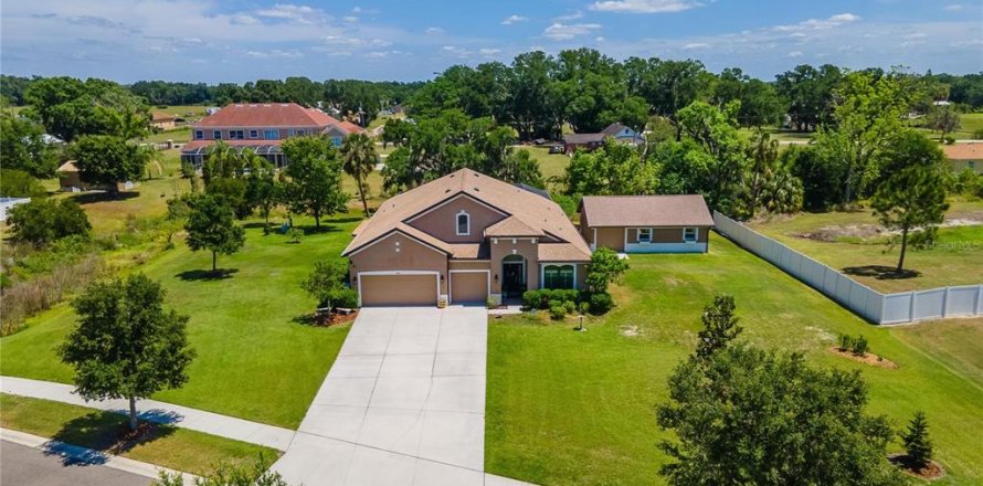 House in Plant City, Florida 4 bedrooms, 246.56 sq.m. № 1516905