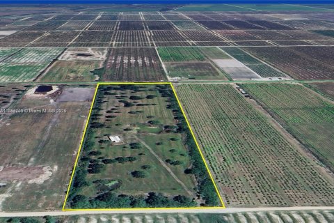 Propiedad comercial en venta en LaBelle, Florida № 1990892 - foto 1