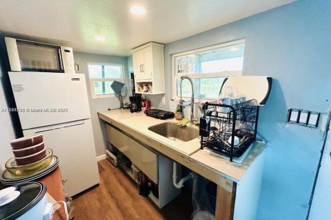 Propiedad comercial en venta en LaBelle, Florida № 1990892 - foto 7