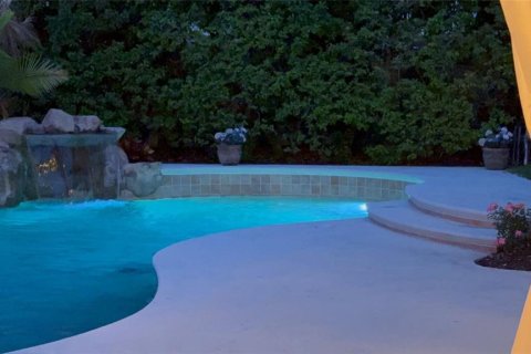 House in Orlando, Florida 4 bedrooms, 226.68 sq.m. № 2114627 - photo 5