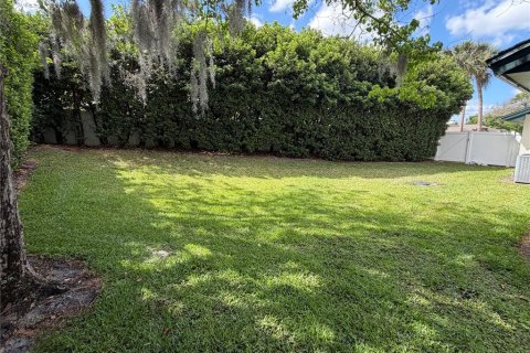 House in Orlando, Florida 4 bedrooms, 226.68 sq.m. № 2114627 - photo 14