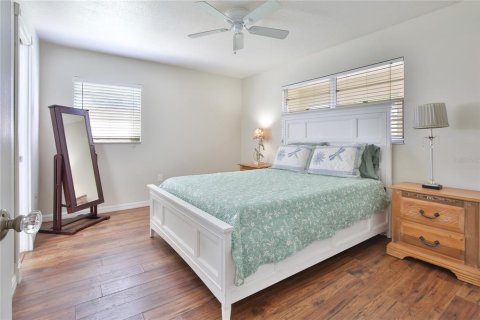 House in Bradenton, Florida 2 bedrooms, 100.33 sq.m. № 2111871 - photo 17