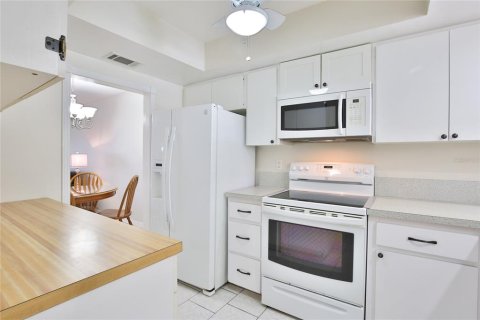 House in Bradenton, Florida 2 bedrooms, 100.33 sq.m. № 2111871 - photo 11