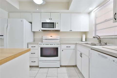 House in Bradenton, Florida 2 bedrooms, 100.33 sq.m. № 2111871 - photo 10