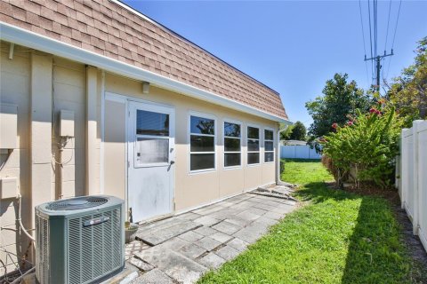 House in Bradenton, Florida 2 bedrooms, 100.33 sq.m. № 2111871 - photo 16