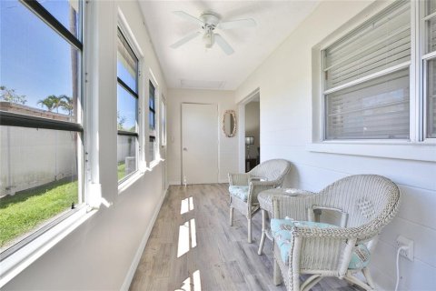 House in Bradenton, Florida 2 bedrooms, 100.33 sq.m. № 2111871 - photo 13