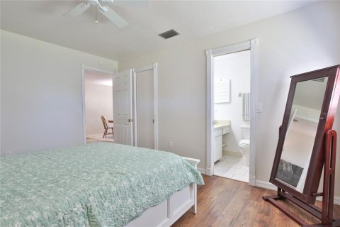 House in Bradenton, Florida 2 bedrooms, 100.33 sq.m. № 2111871 - photo 19