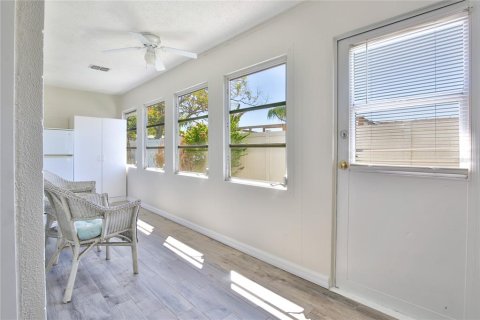 House in Bradenton, Florida 2 bedrooms, 100.33 sq.m. № 2111871 - photo 12