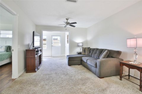 House in Bradenton, Florida 2 bedrooms, 100.33 sq.m. № 2111871 - photo 6