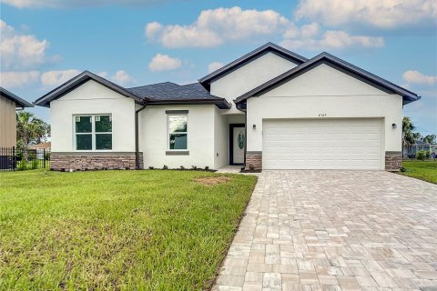 House in Port Charlotte, Florida 4 bedrooms, 162.76 sq.m. № 2212777