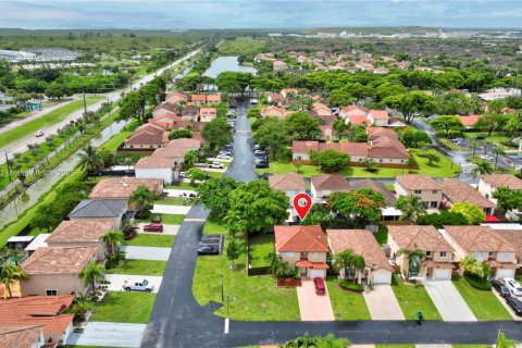 Casa en venta en Cutler Bay, Florida, 4 dormitorios, 169.45 m2 № 1935190 - foto 5