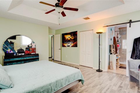 Casa en venta en Cutler Bay, Florida, 4 dormitorios, 169.45 m2 № 1935190 - foto 28