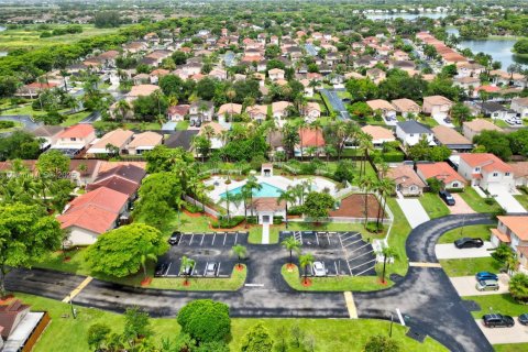 Casa en venta en Cutler Bay, Florida, 4 dormitorios, 169.45 m2 № 1935190 - foto 1