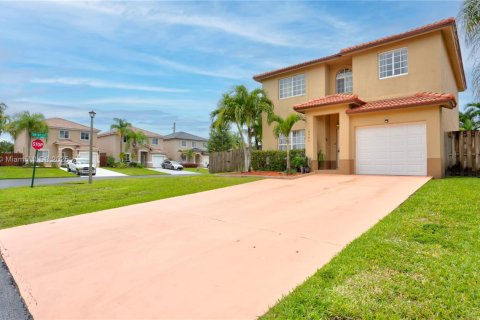 Casa en venta en Cutler Bay, Florida, 4 dormitorios, 169.45 m2 № 1935190 - foto 9