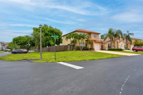 Casa en venta en Cutler Bay, Florida, 4 dormitorios, 169.45 m2 № 1935190 - foto 8