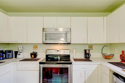 Casa en venta en Cutler Bay, Florida, 4 dormitorios, 169.45 m2 № 1935190 - foto 21