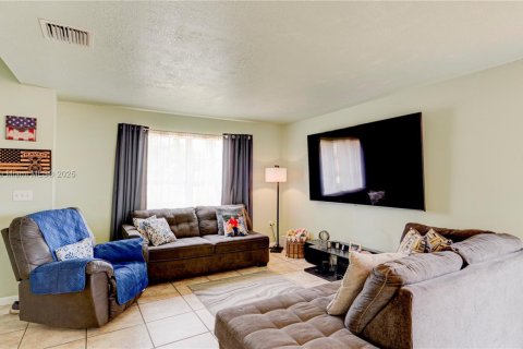 Casa en venta en Cutler Bay, Florida, 4 dormitorios, 169.45 m2 № 1935190 - foto 14