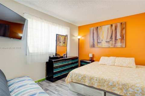 Casa en venta en Cutler Bay, Florida, 4 dormitorios, 169.45 m2 № 1935190 - foto 23