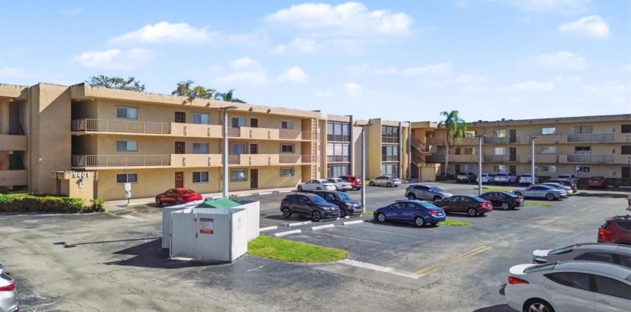 Condominio en Miami, Florida, 2 dormitorios  № 2084786