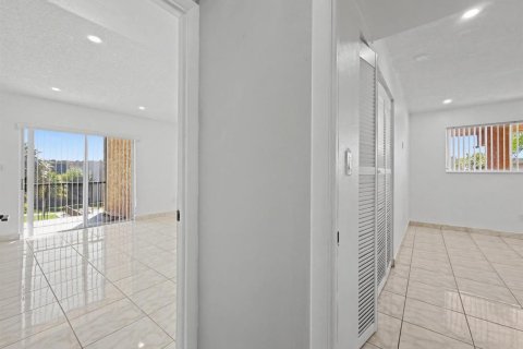 Condominio en venta en Miami, Florida, 2 dormitorios, 114.73 m2 № 2084786 - foto 18