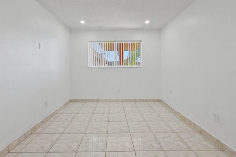 Condominio en venta en Miami, Florida, 2 dormitorios, 114.73 m2 № 2084786 - foto 27