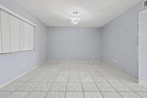 Condominio en venta en Miami, Florida, 2 dormitorios, 114.73 m2 № 2084786 - foto 19