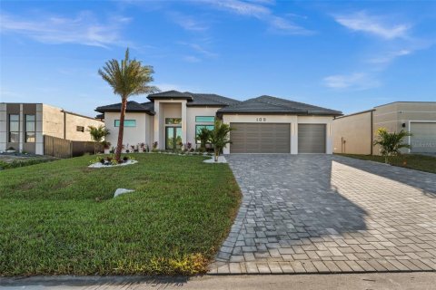 Villa ou maison à Cape Coral, Floride 4 chambres, 215.72 m2 № 2112289