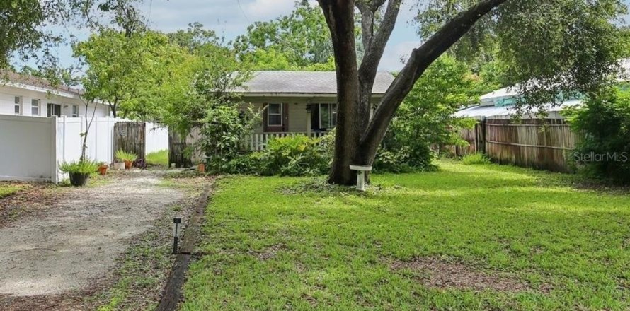 House in Saint Petersburg, Florida 2 bedrooms, 72.09 sq.m. № 1820777