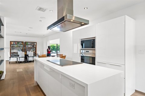 Villa ou maison à vendre à Coral Gables, Floride: 3 chambres, 221.2 m2 № 1997810 - photo 10