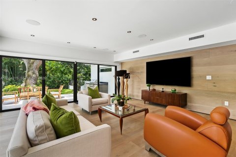 Villa ou maison à vendre à Coral Gables, Floride: 3 chambres, 221.2 m2 № 1997810 - photo 5