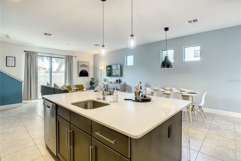 Touwnhouse à louer à Davenport, Floride: 4 chambres, 169.36 m2 № 2386797 - photo 11
