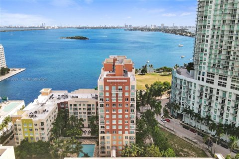 Condo in Miami, Florida, 2 bedrooms № 1982853 - photo 12