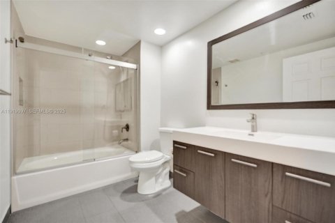 Condo in Miami, Florida, 2 bedrooms № 1982853 - photo 8