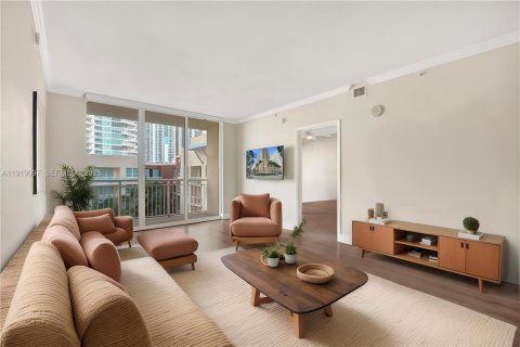 Condo in Miami, Florida, 2 bedrooms № 1982853 - photo 4