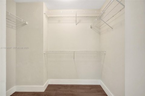 Condo in Miami, Florida, 2 bedrooms № 1982853 - photo 20