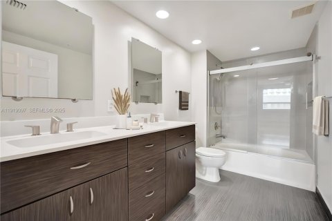 Condo in Miami, Florida, 2 bedrooms № 1982853 - photo 6