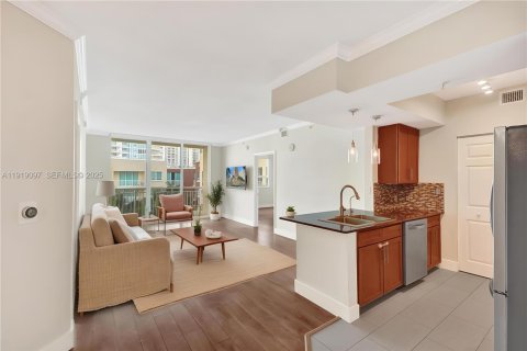 Condo in Miami, Florida, 2 bedrooms № 1982853 - photo 1