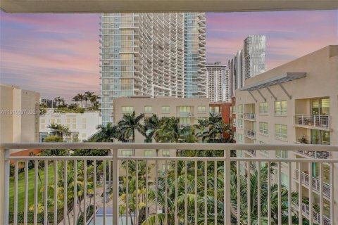Condo in Miami, Florida, 2 bedrooms № 1982853 - photo 10
